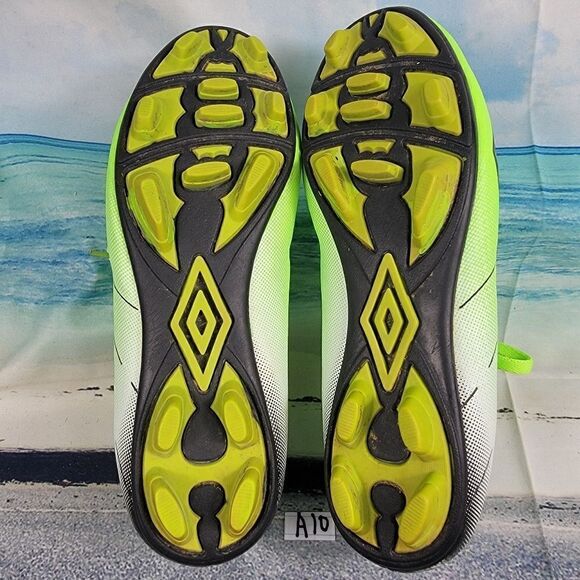 Umbro Neon Green/Black Soccer Cleats Boys 4.5 - Picture 6 of 9
